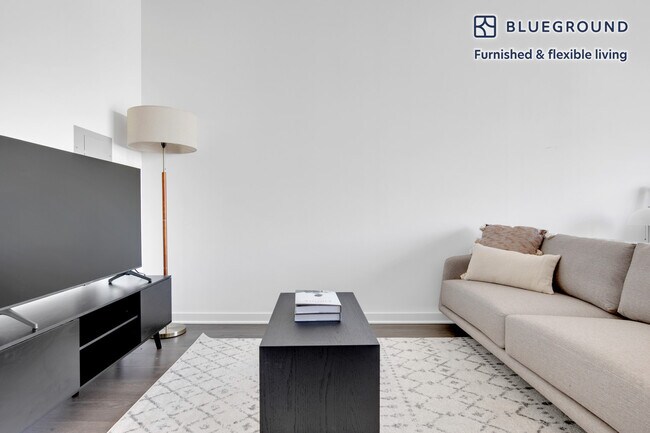 730 W Couch Place unit FL13-ID636, Chicago, IL 60661 - photo 3