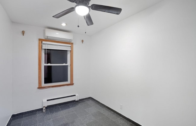 82-01-8251 251st St, Queens, NY 11426 - photo 3