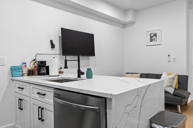 1726 H St NE unit ID1037753P, Washington, DC 20002 - photo 7