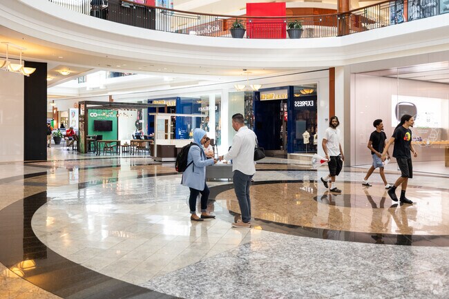 Polaris Fashion Place is a popular shopping mall in Olentangy High Bluffs.