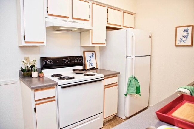 Crowne Forest, East Moline, IL 61244 - photo 3