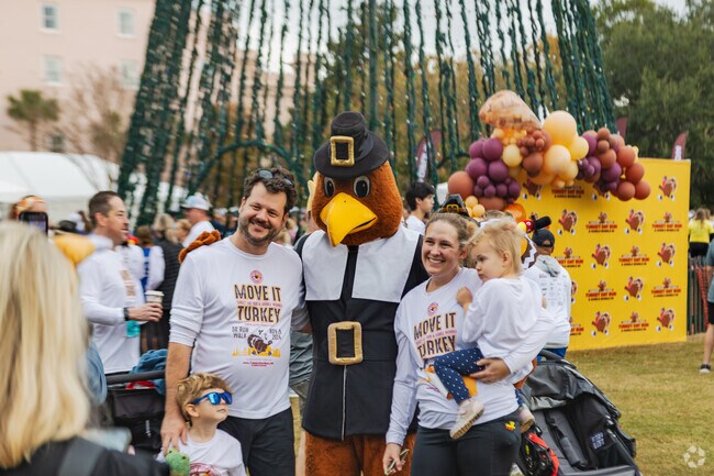 Many holiday festivals take place near Ardmore-Sherwood Forest, like the Annual Turkey Day Run in November.
