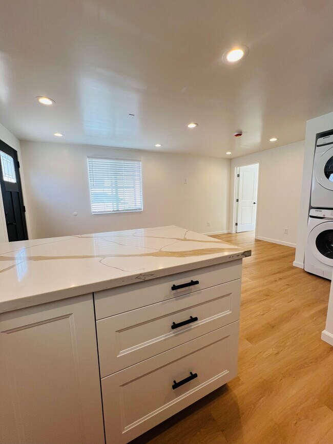 1553 W 106th St unit A, Los Angeles, CA 90047 - photo 3