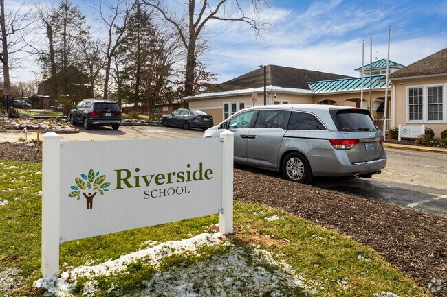 The entrance to Riverside School.