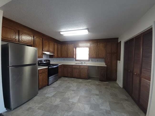 304 Briggs Ave unit C, Greenwood, SC 29649 - photo 4