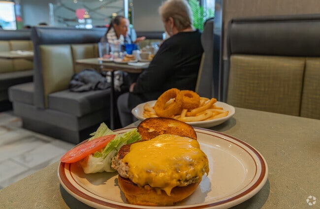 Floridan Plaza Diner in Flatlands attracts customers with live performances.
