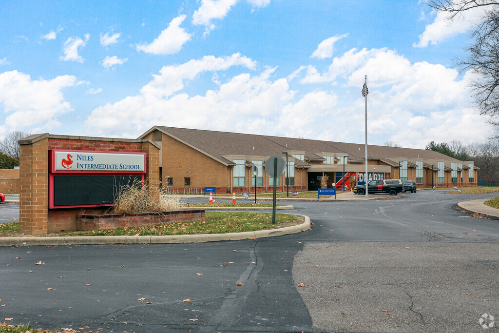 Niles Intermediate School provides education in the neighborhood of Niles and surrounding areas.