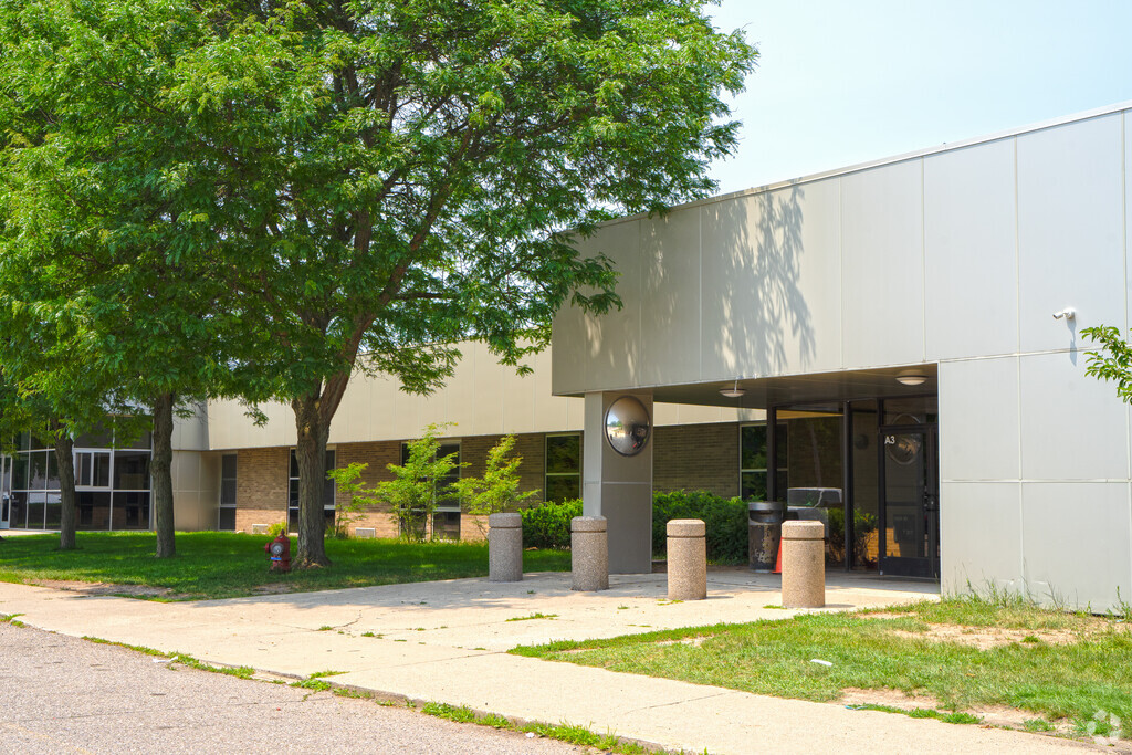 Yeshivas Darchei Torah in Southfield is split between a boy and girls school.