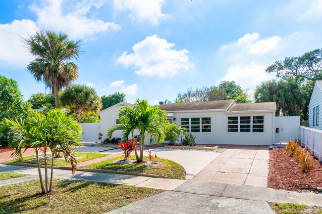 814 Franklin Rd unit B, West Palm Beach, FL 33405 - photo 4