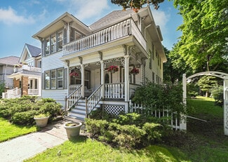 1821 E Olive St, Shorewood, WI 53211