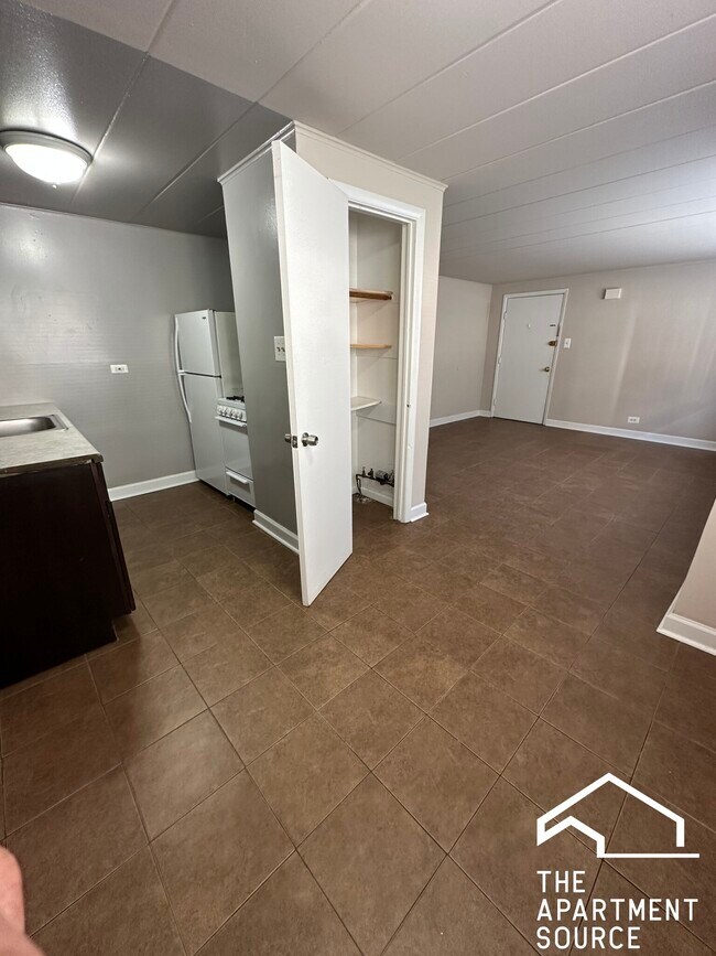 9620 Ivanhoe Ave unit 7, Schiller Park, IL 60176 - photo 5