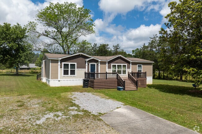 Many of the homes in the neighborhood of Kensington are inexpensive and small. Many of the newer homes are manufactured.