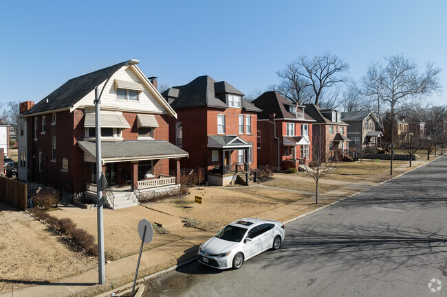 Homes along Maple ave