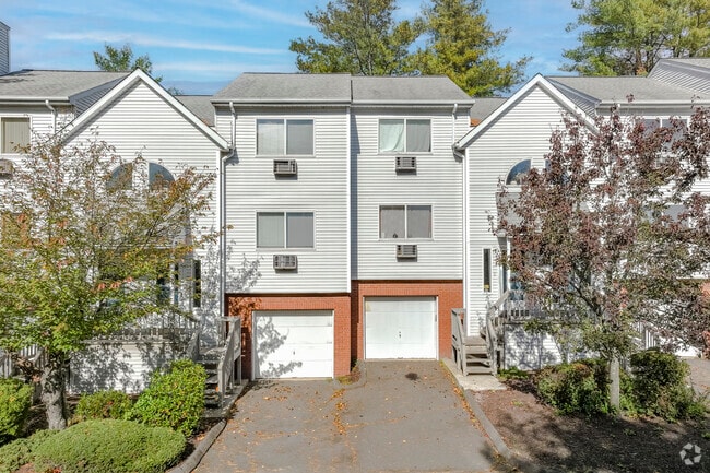 The Oronoke Road condos in Downtown Waterbury provide serene living a short drive from downtown.