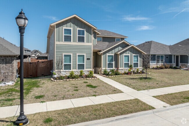 Colorfully sided homes add a charming Northeastern feel to many houses in Heartland.