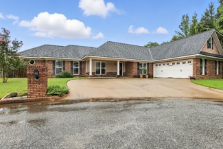 131 Rock Ct, Smiths Station, AL 36877