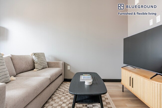1313 L St NW unit FL8-ID1112, Washington, DC 20005 - photo 4