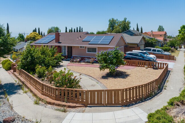 Gates yards with solar panels in Hidden Glen, San Jose, California.