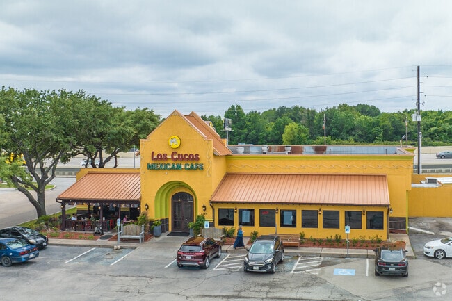 Los Cucos patio is a popular spot for Tex‑Mex meals in Jersey Village.