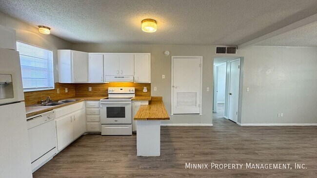 2401 W 19th unit A, Plainview, TX 79072 - photo 6