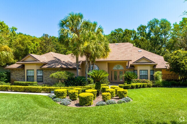 In Cypresswood larger ranch homes with pristine landscaping can be seen in many subdivisions.
