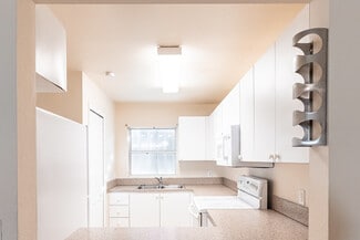 1321 SE 8th Ave, Cape Coral, FL 33990