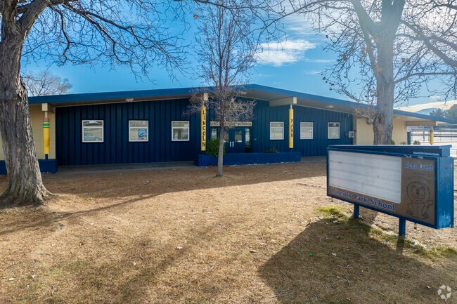The front exterior of Lincoln Park Elementary School.