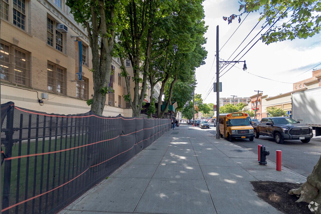 Bronx Lab School, Rankings & Reviews