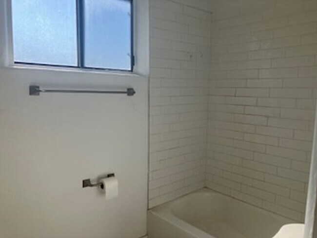 3903 Thaxton Ave SE unit 3903, Albuquerque, NM 87108 - photo 4