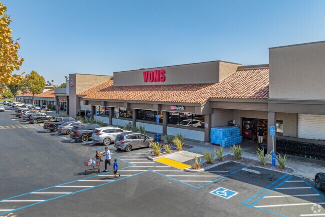 Vons in nearby Southland Plaza offers a full scale grocery option just outside of Palm City.