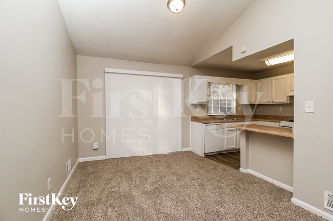 457 Maid Marion Ln, Stone Mountain, GA 30087 - photo 5