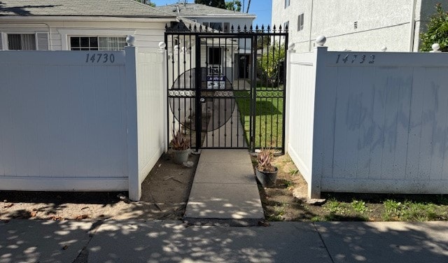 14732 Burbank Blvd unit 14732-A, Los Angeles, CA 91411 - photo 1