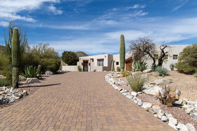 Long, landscaped driveways are common in Starr Pass.