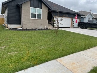 1029 S Christopher Ave, Springfield, MO 65802