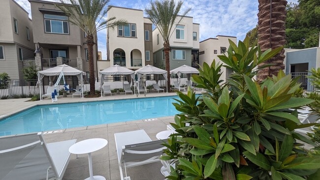 577 Daniel Freeman Cir, Inglewood, CA 90301 - photo 2