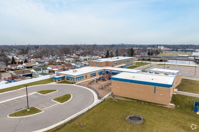 Hoover School, campus overview.