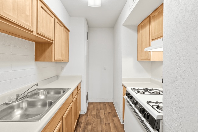 Bella Vista Apartments, Phoenix, AZ 85009 - photo 2