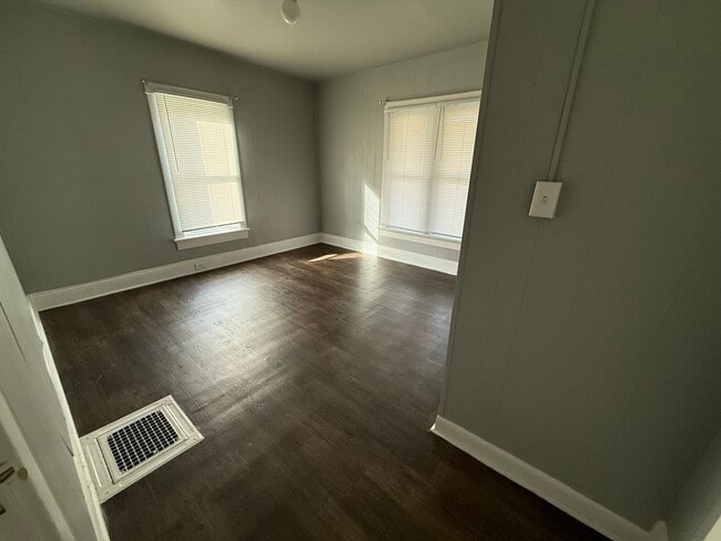 1035 Durfee Ave, Oshkosh, WI 54902 - photo 4