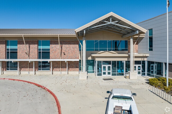 Acadia Park's Vista Ridge Middle School offers engaging learning experiences.
