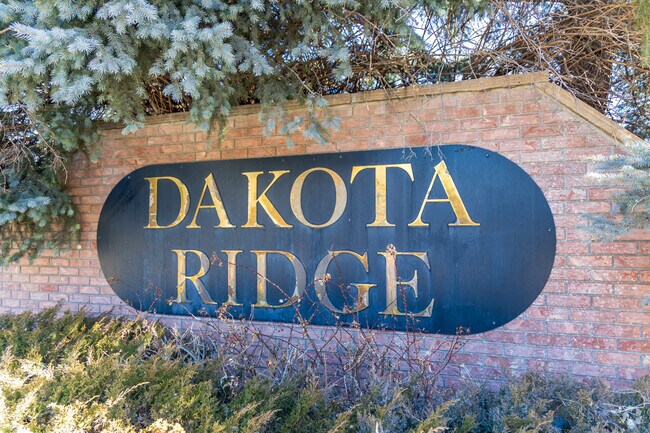 With serene natural areas, convenient shopping centers and top-notch Poudre District public schools all within a 2-mile radius, residents of Dakota Ridge have access to the best of modern suburbia.