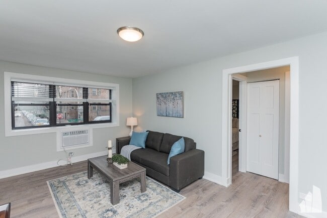 520 W Surf St unit 205, Chicago, IL 60657 - photo 2