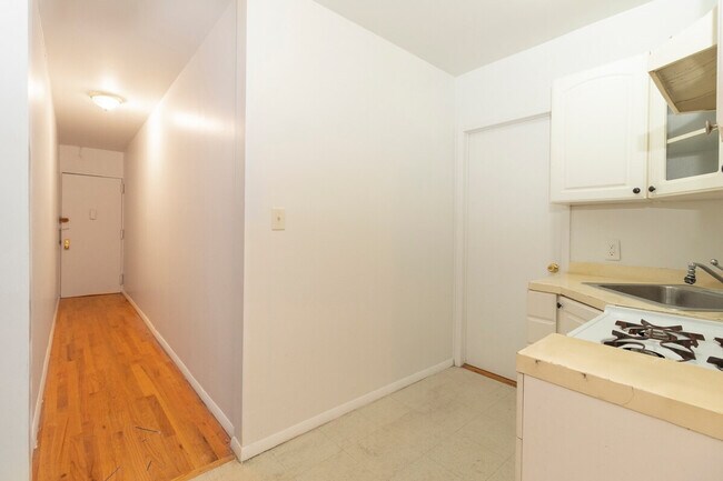 327 E 92nd St unit ID1032048P, New York, NY 10128 - photo 7