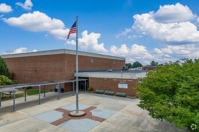 White Oak High School serves over 1200 students in the Jacksonville area.