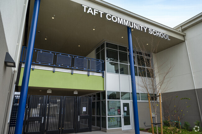 Taft Elementary School focuses on the higher education of its students in Redwood City.