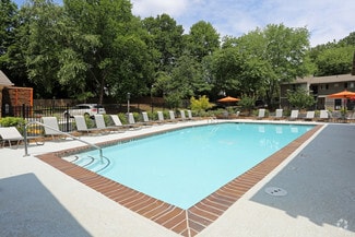 555 Eagles Crest Village Ln, Roswell, GA 30076