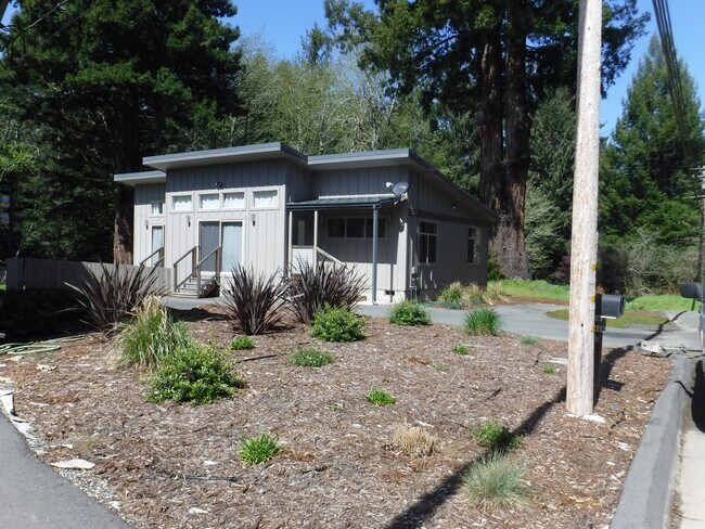 5246 Northridge Rd unit A, Eureka, CA 95503 - photo 2