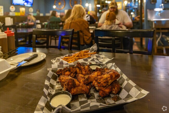 Smoking J's Rib and Brewhouse of Ashland serves ribs and other smoked meats.
