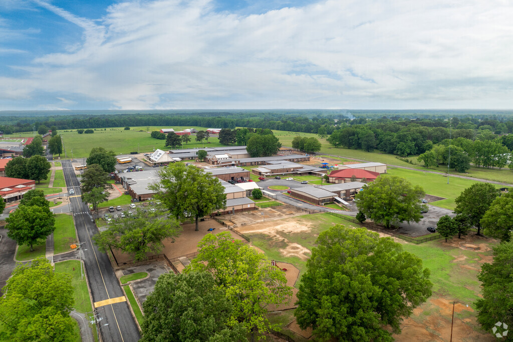 Beebe Junior High School is an excellent option for students after graduating elementary.