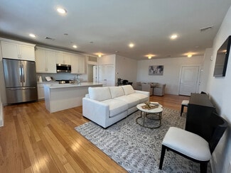 535 Marina Pointe Dr, East Rockaway, NY 11518