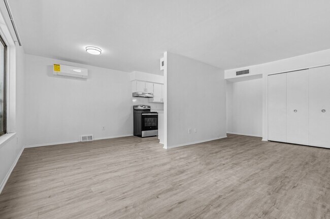 Carriage Park Apartments - Dearborn Heights, MI, Dearborn Heights, MI 48127 - photo 4